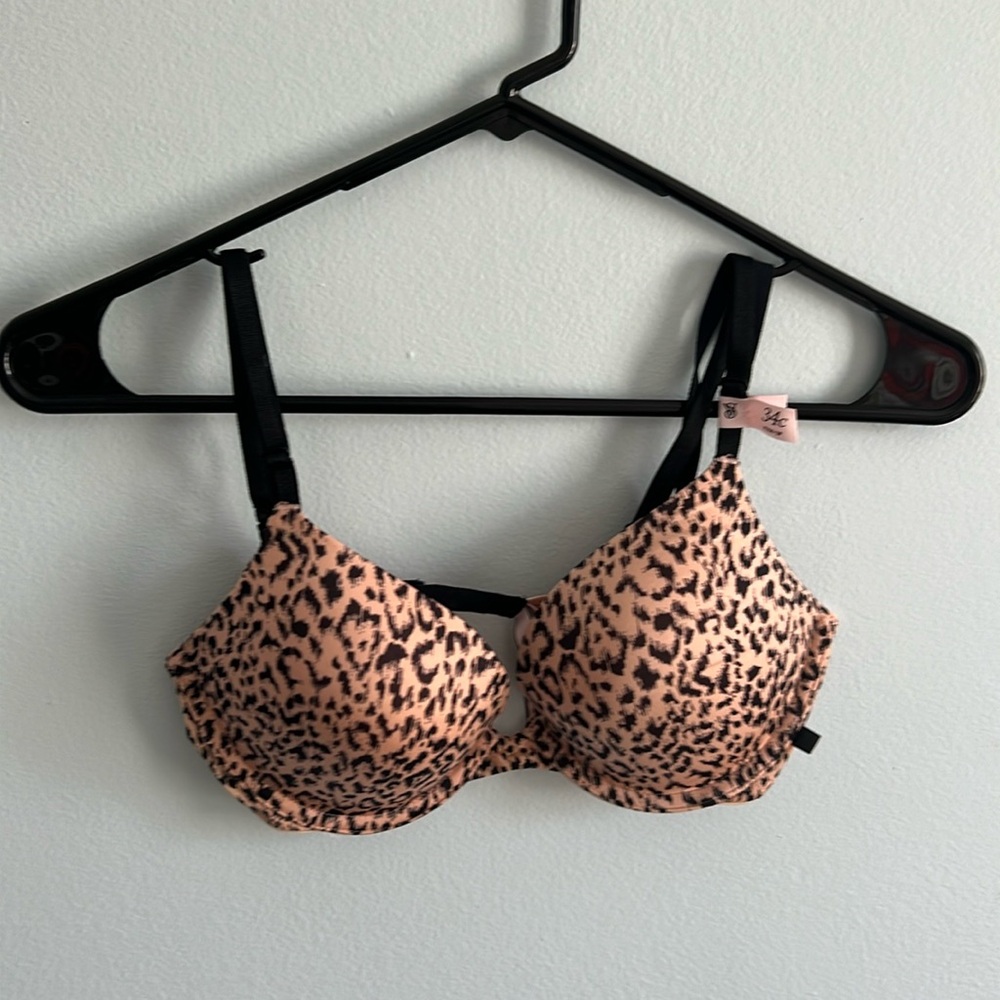 Brand New with tags Victoria Secret 34c bra!